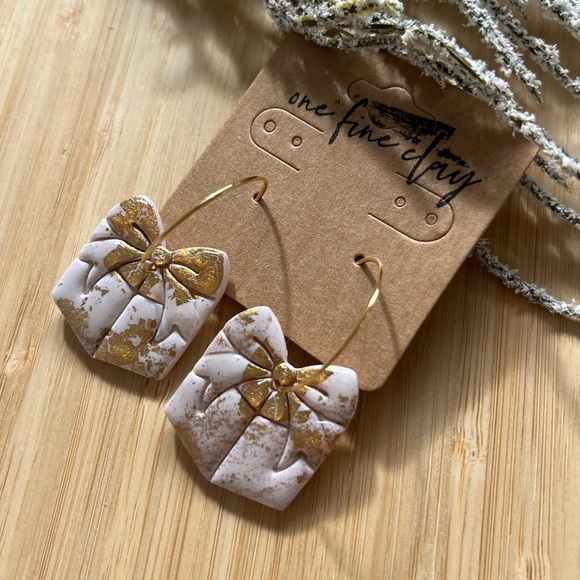 White & Gold Clay and Resin Christmas Gift/Present Hoop Earrings - Picture 4 of 9